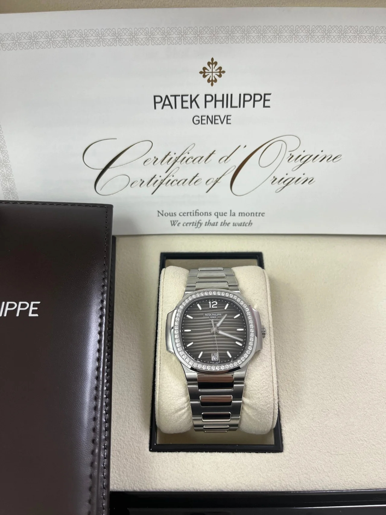 Patek Philippe Nautilus Ladies 7118/1200A-011 Super Clone – 35.2mm Silver Dial Replica Watch - Image 3
