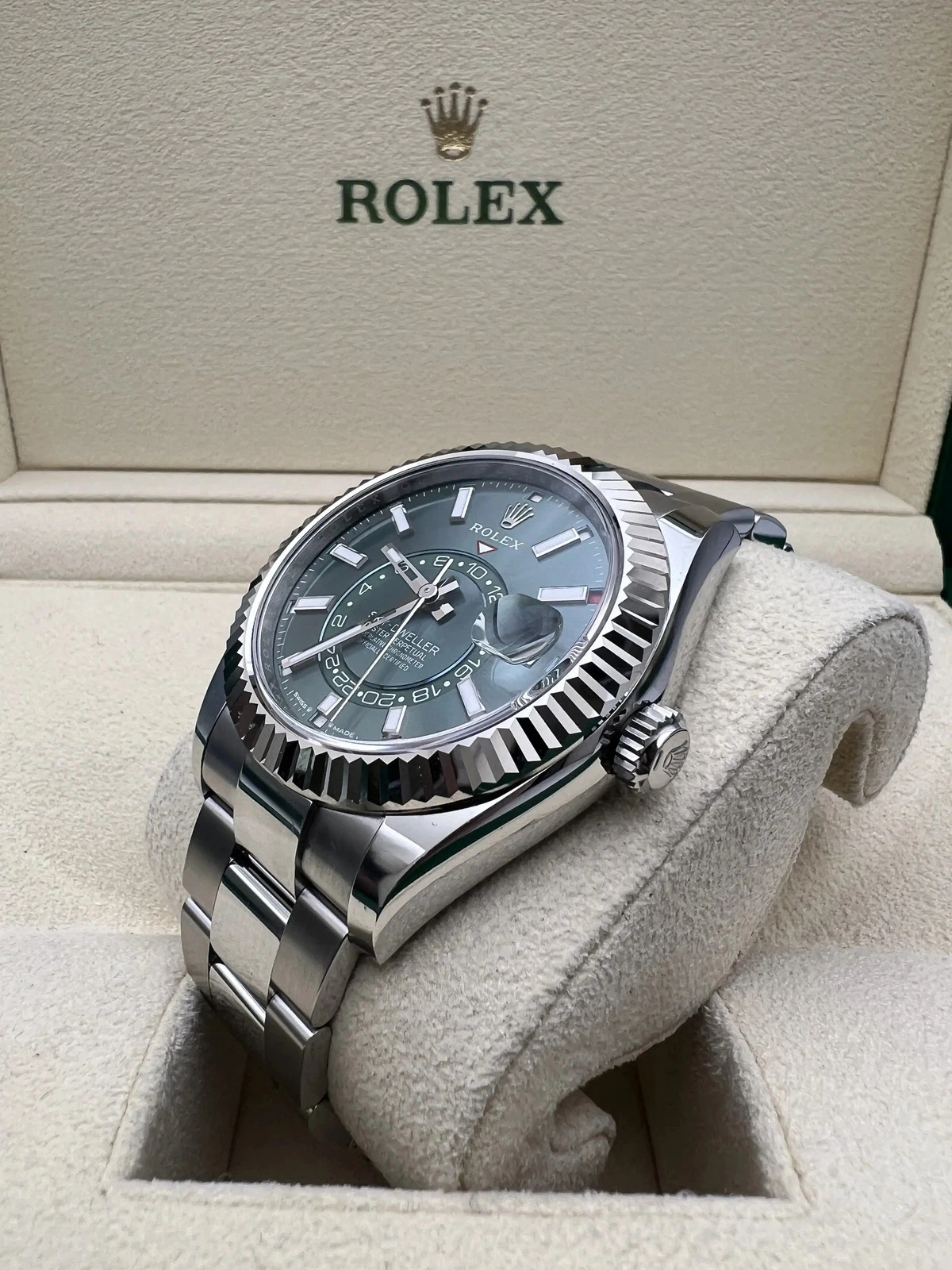 Rolex Sky-Dweller Green Dial Super Clone Swiss ReplicaWatch Oyster Bracelet Ref 336934 9002 Swiss Movement - Image 5