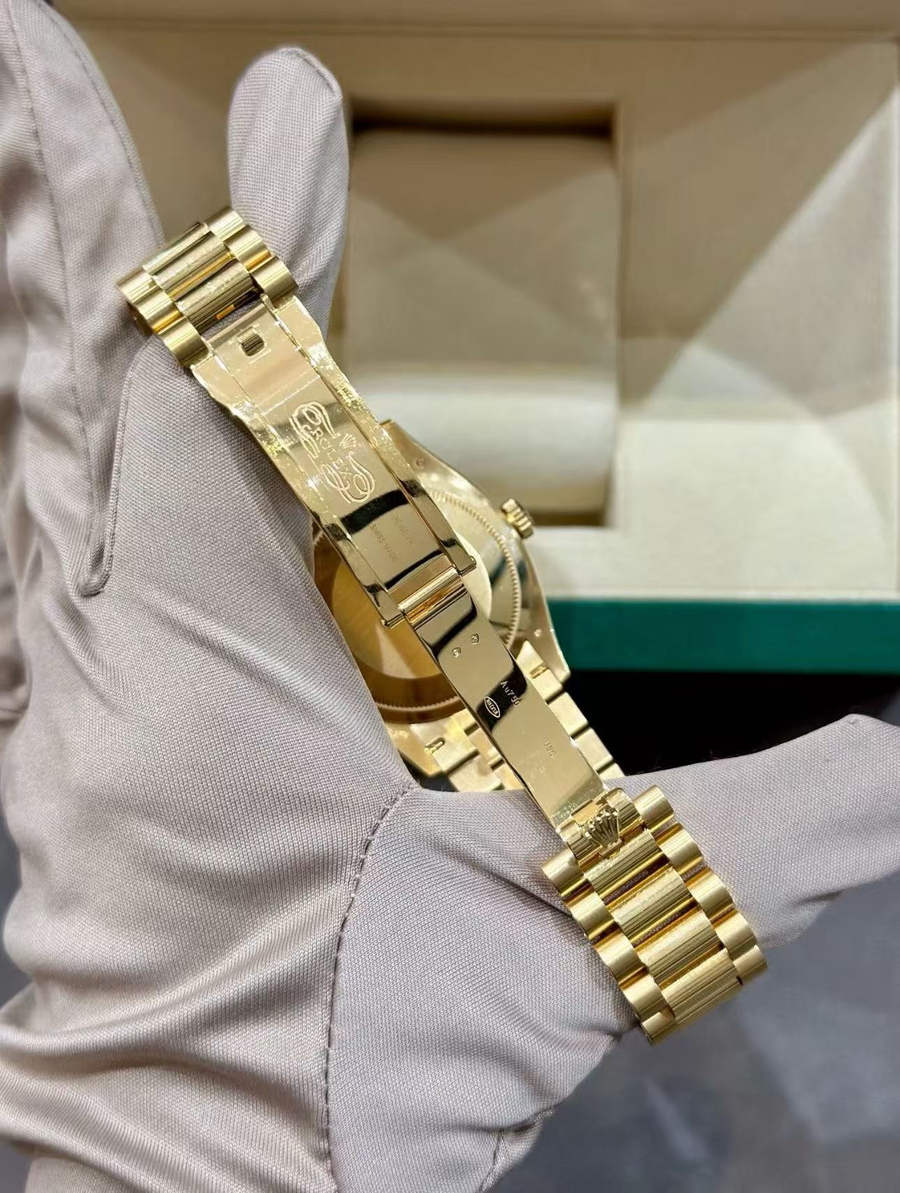 Rolex Day-Date Super Clone Swiss Replica Watch Ref M128238-0069 Smoky Green Dial 3255 Swiss Movement - Image 7