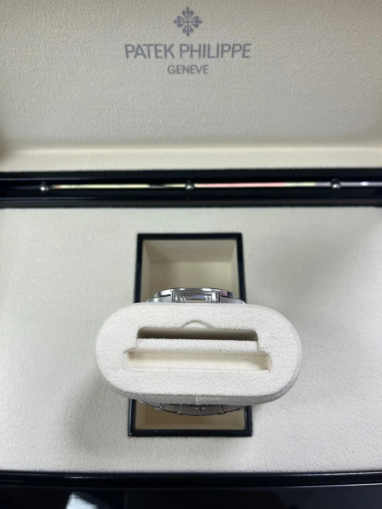 Patek Philippe Nautilus Ladies 7118/1200A-011 Super Clone – 35.2mm Silver Dial Replica Watch - Image 8