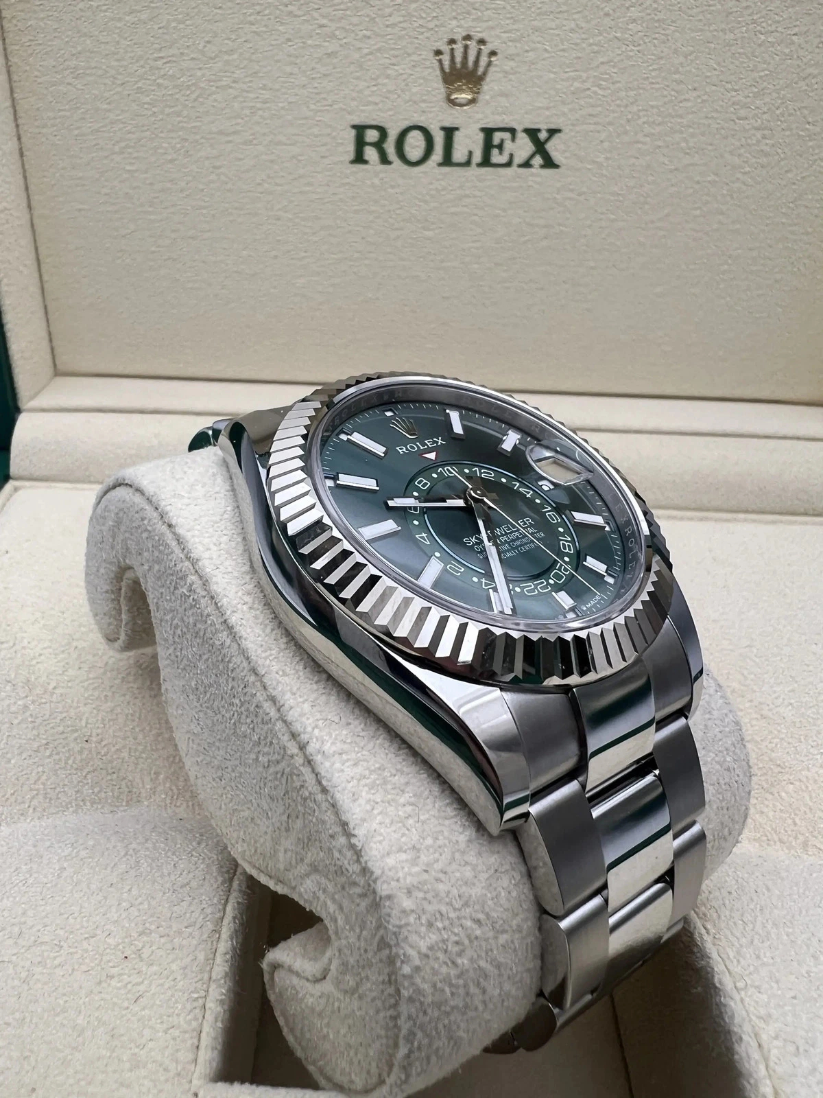 Rolex Sky-Dweller Green Dial Super Clone Swiss ReplicaWatch Oyster Bracelet Ref 336934 9002 Swiss Movement - Image 4
