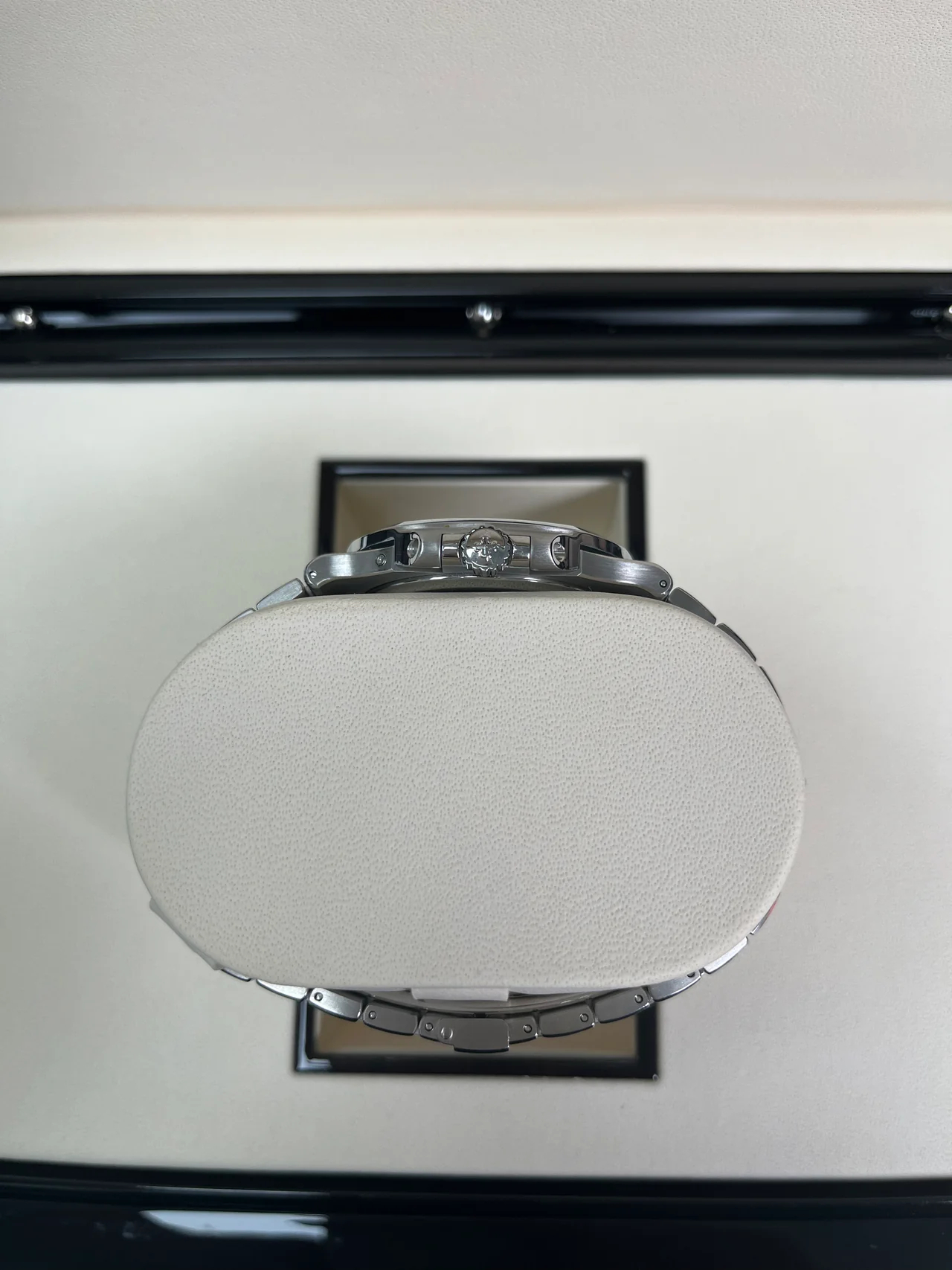 Patek Philippe Nautilus Ref. 5712/1A-001 Super Clone Watch – Blue Dial Stainless Steel Moonphase Fake Replica - Image 6