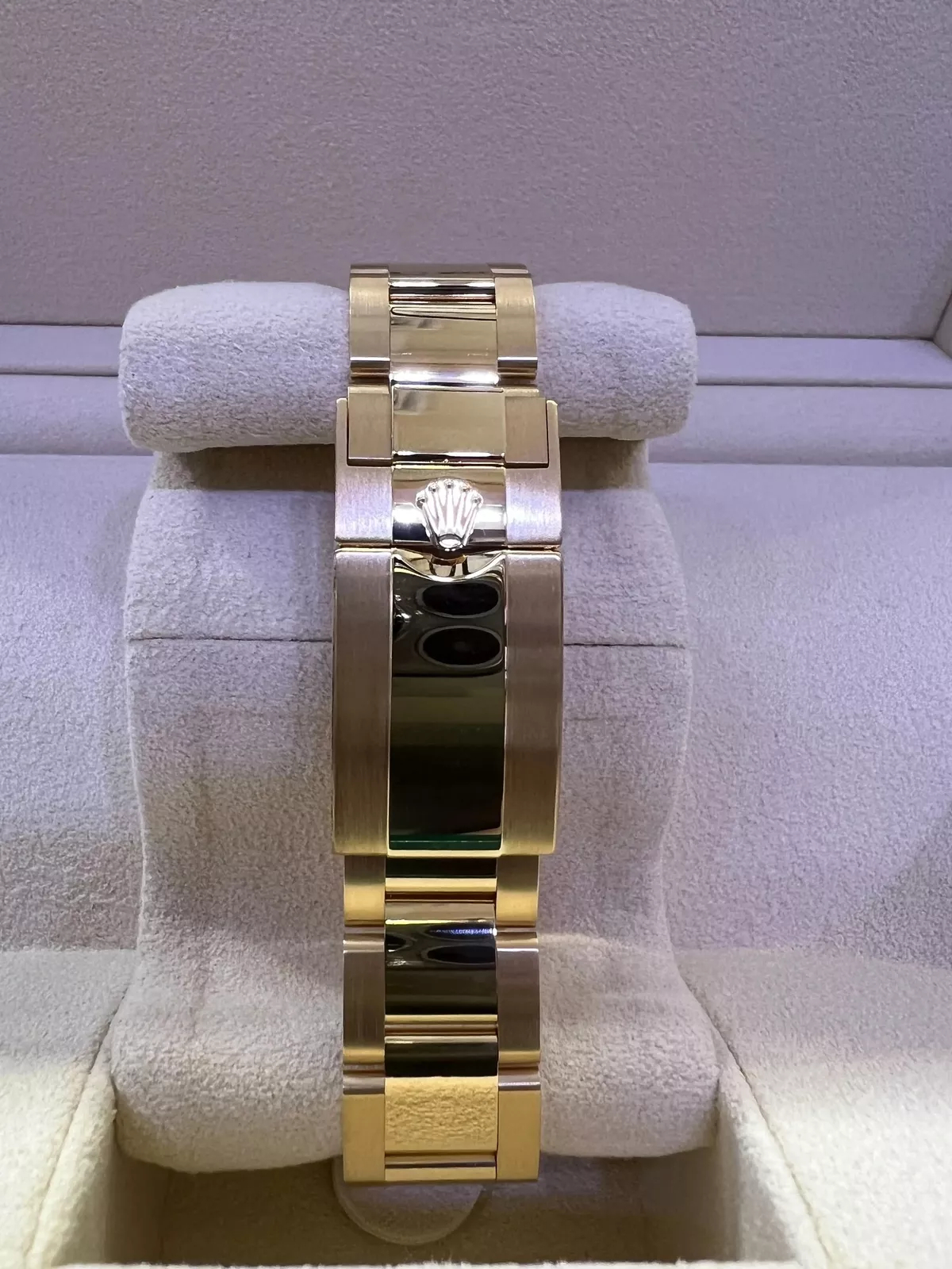 Rolex Daytona Green Dial SuperClone Swiss Replica Watch 18kGold Bracelet Ref 116508-4130 Swiss Movement - Image 10