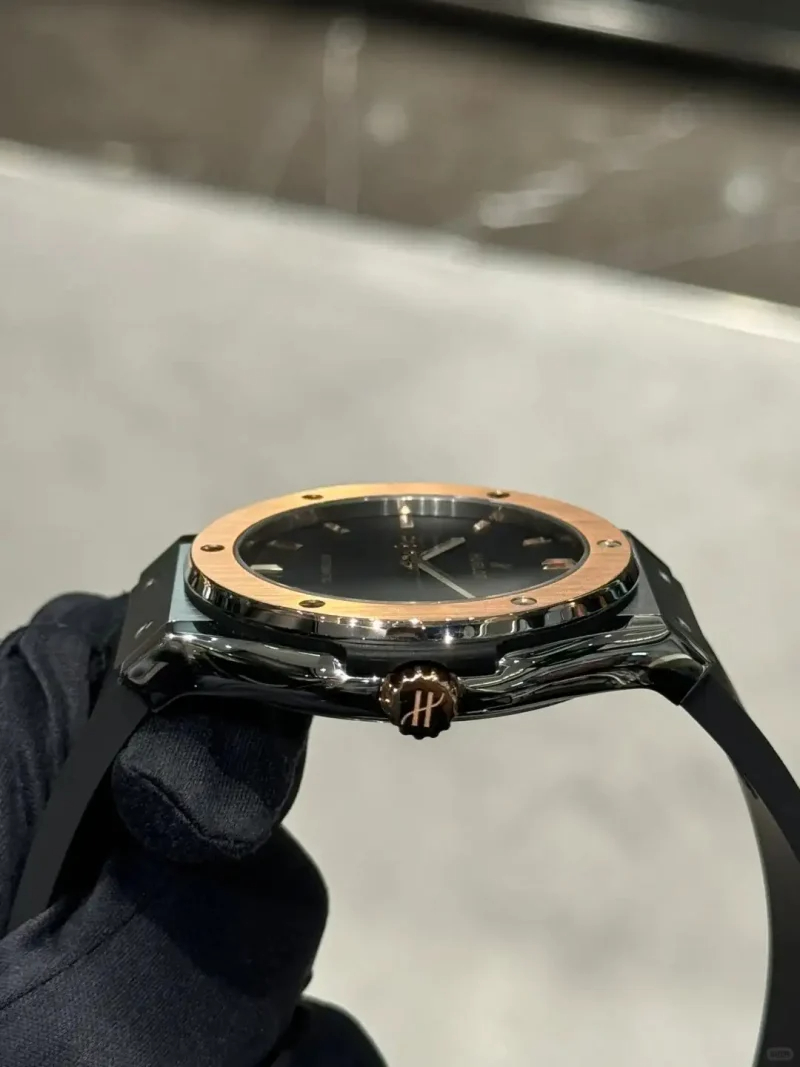 Hublot Classic Fusion Ref. 511.NO.1181.RX Super Clone Watch – Titanium Black Dial Rubber Strap Fake Replica - Image 6