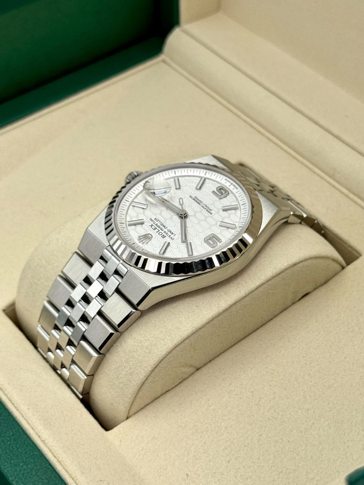 Rolex Land-Dweller 40mm M127334-0001 Super Clone Watch – Oyster Steel White Dial Replica - 图片 4