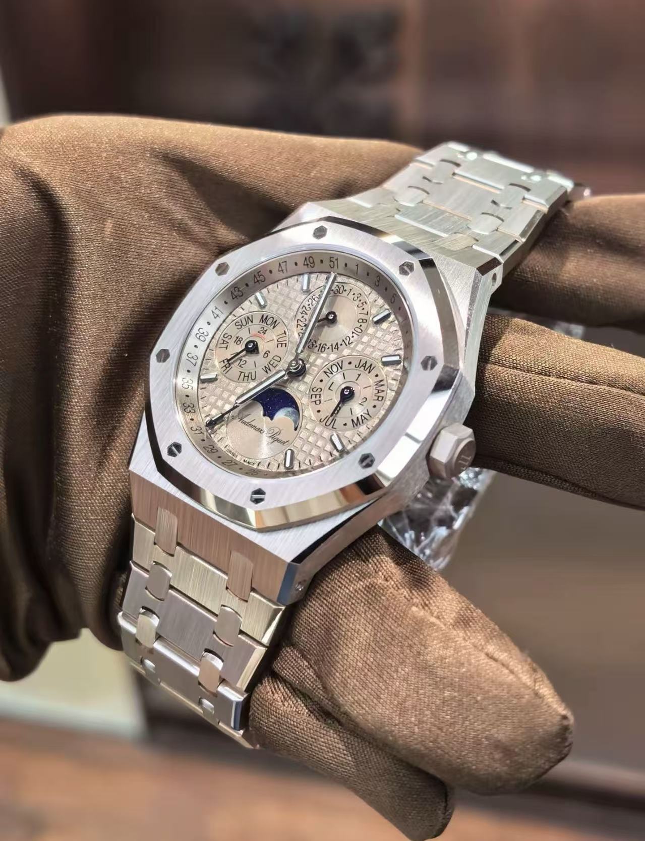 Audemars Piguet Royal Oak 26674SG.OO.1320SG.01 Super Clone Watch – Sand Gold Dial Steel Replica - Image 4