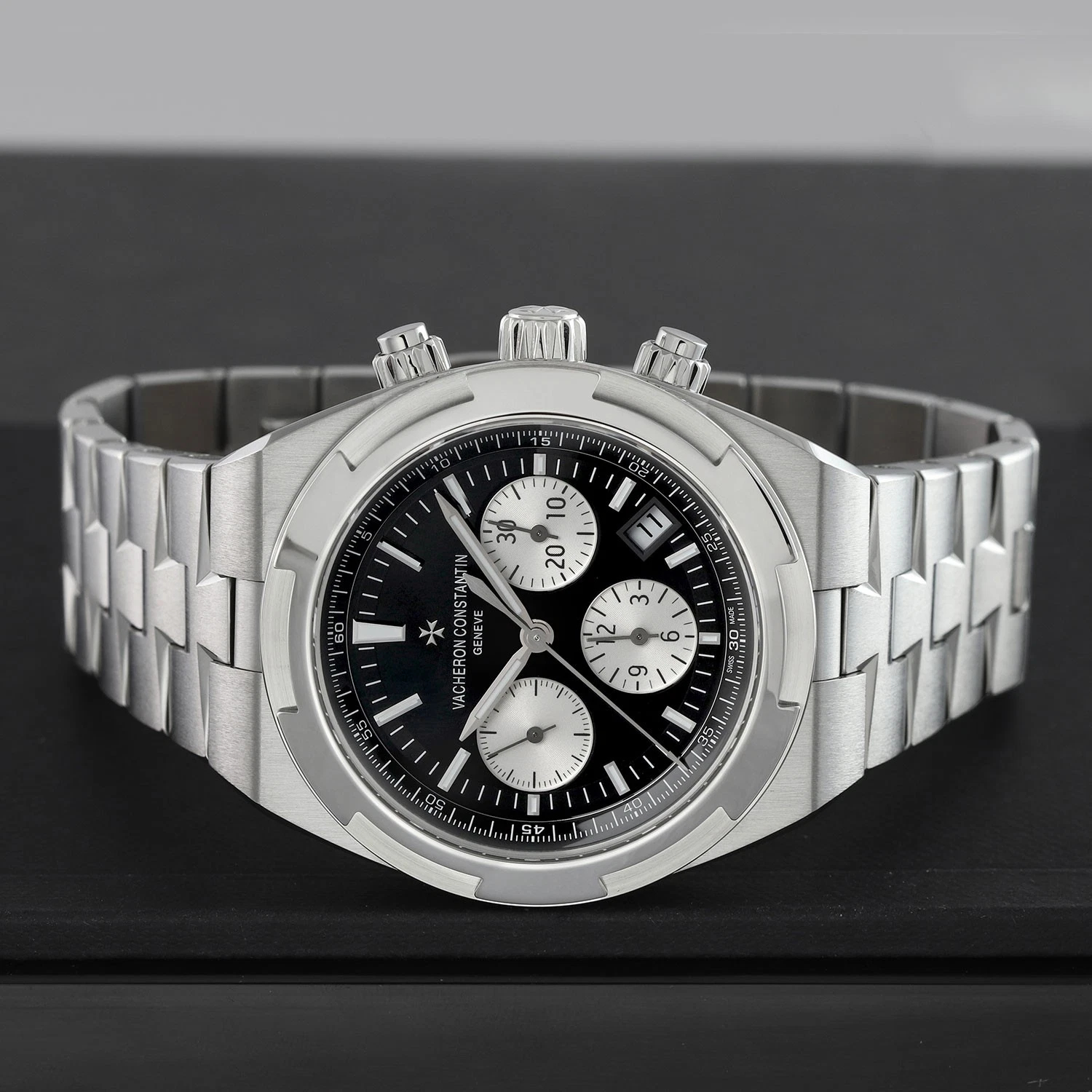 Vacheron Constantin Overseas Ref. 5520V/210A-B481 Super Clone Watch – Green Dial Stainless Steel Fake Replica - Image 5