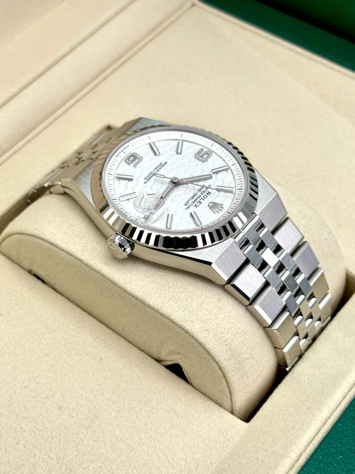 Rolex Land-Dweller 40mm M127334-0001 Super Clone Watch – Oyster Steel White Dial Replica - 图片 3