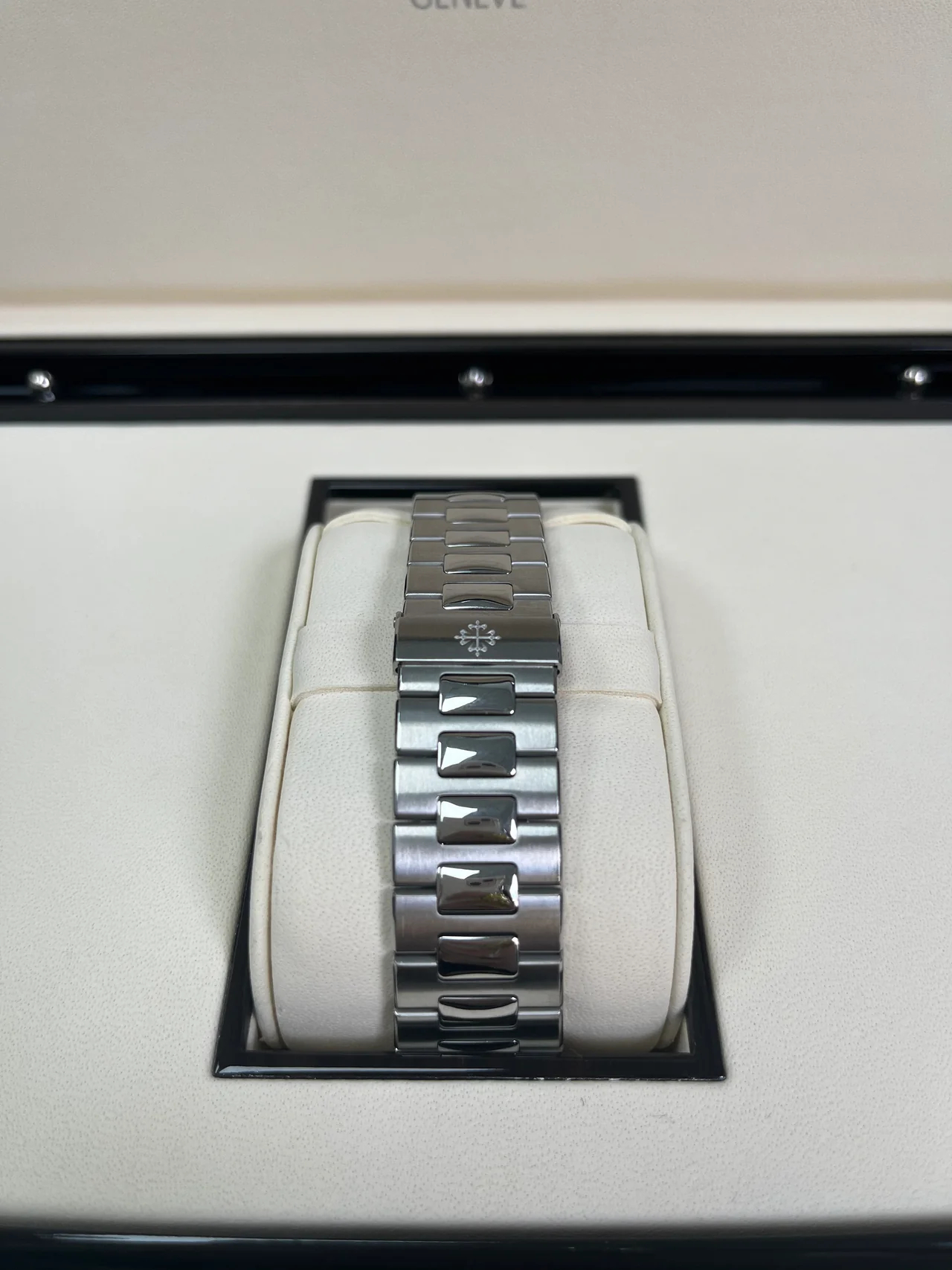 Patek Philippe Nautilus Ref. 5712/1A-001 Super Clone Watch – Blue Dial Stainless Steel Moonphase Fake Replica - Image 8