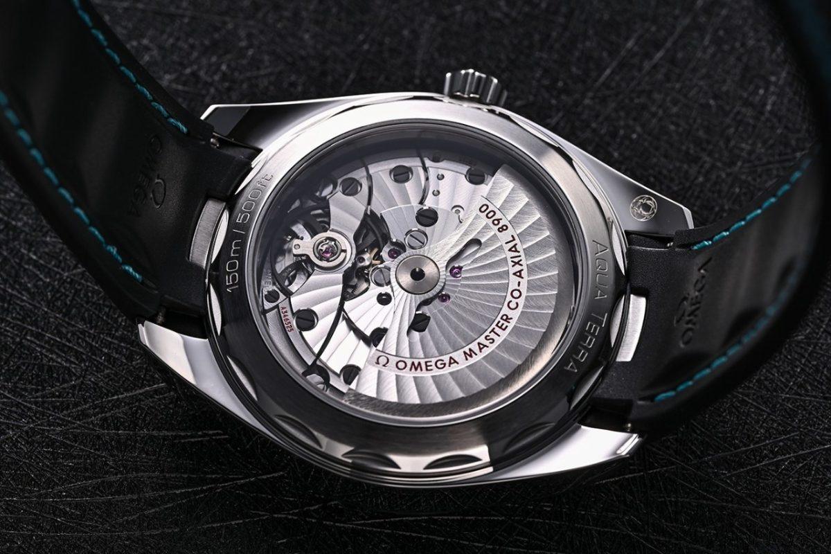 Omega uses two different Master Chronometer movements here. The 41mm runs Calibre 8900 with a 60-hour reserve. The 38mm runs Calibre 8800 with a 55-hour reserve.