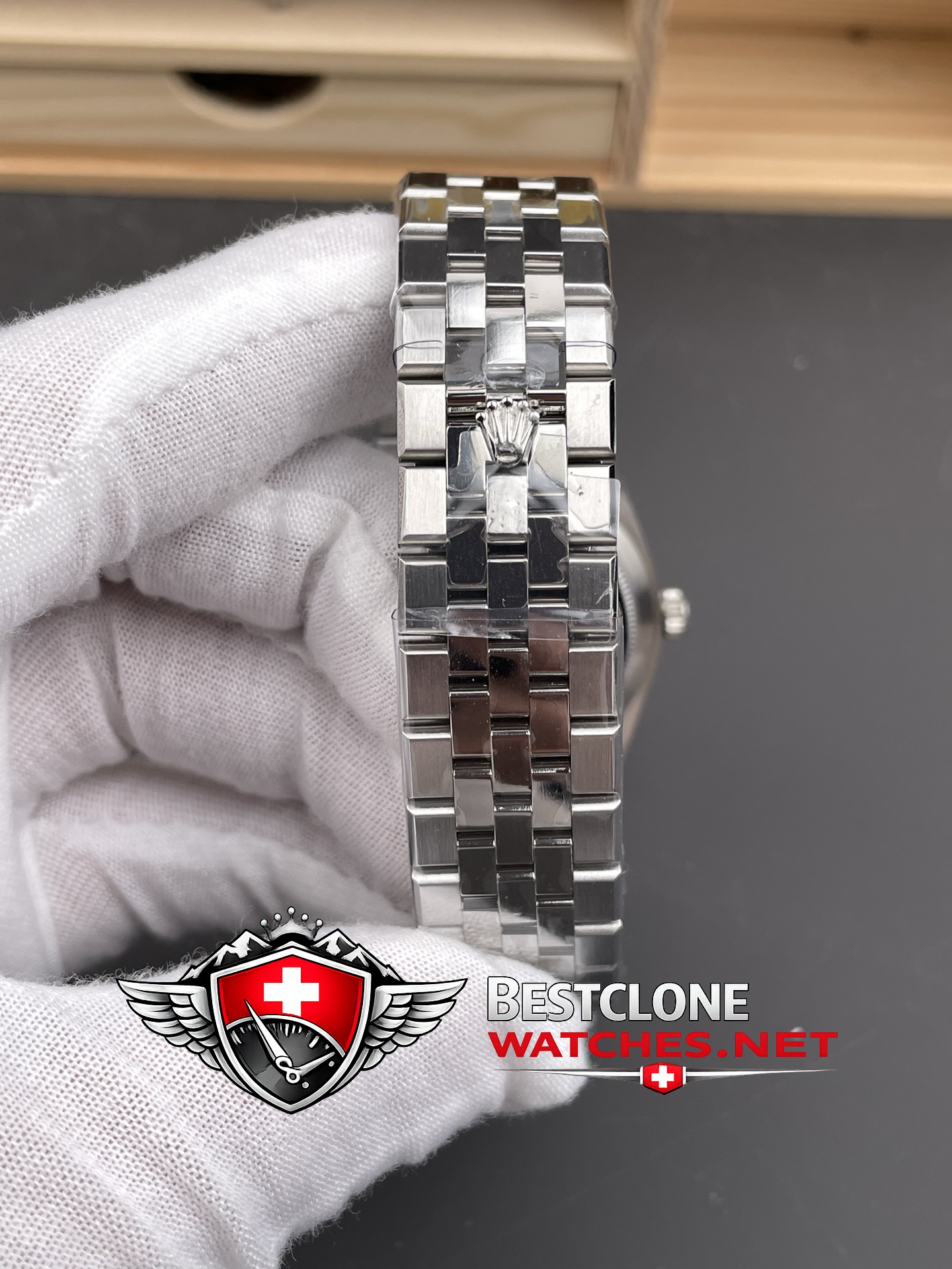 ES Rolex Land Dweller Integrated Flat Jubilee Bracelet Detail