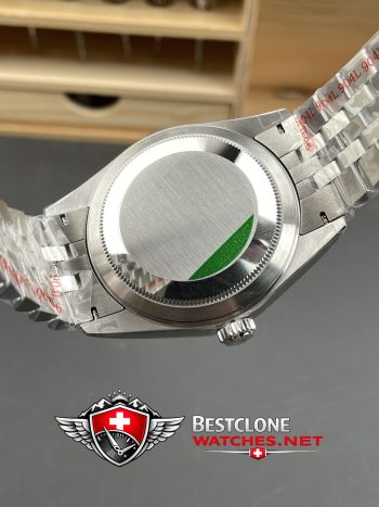 Replica Rolex Sky Dweller Solid Caseback Oyster Design