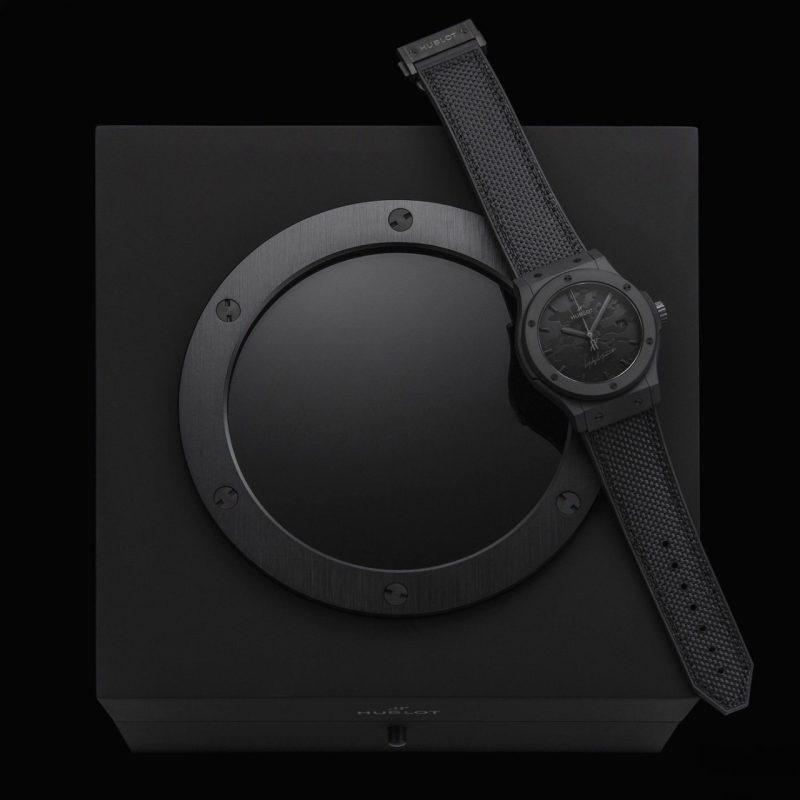 Hublot pairs a black fabric top with black rubber underneath. That combination is intentional: fabric gives a couture touch; rubber keeps it wearable.