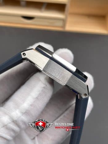 Audemars Piguet Royal Oak Offshore Chronograph 26420TI.OO.A027CA.01 Super Clone Watch – Blue Dial Titanium Case Rubber Strap (4)