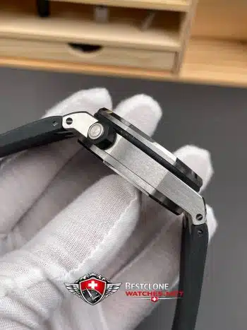 Audemars Piguet Royal Oak Offshore Diver 15703ST.OO.D002CA.01 Super Clone Watch – Black Dial Rubber Strap (4)