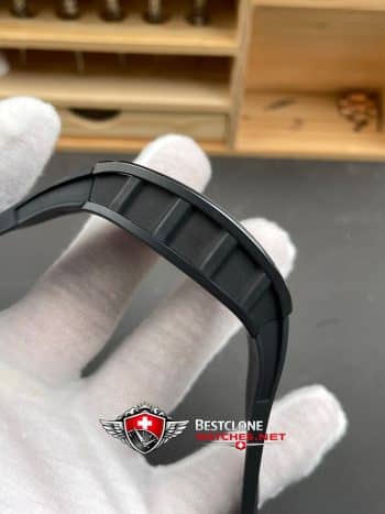 Richard Mille RM 61 01 Yohan Blake Super Clone Watch – Carbon Case Skeleton Dial 11 Replica (4)