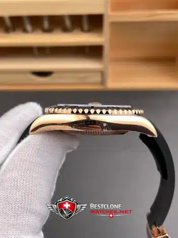 Rolex Yacht Master 18k Rose Gold Super Clone Swiss Replica Watch OysterFlex Rubber Strap Ref 126655 3235 Swiss Movement (7)