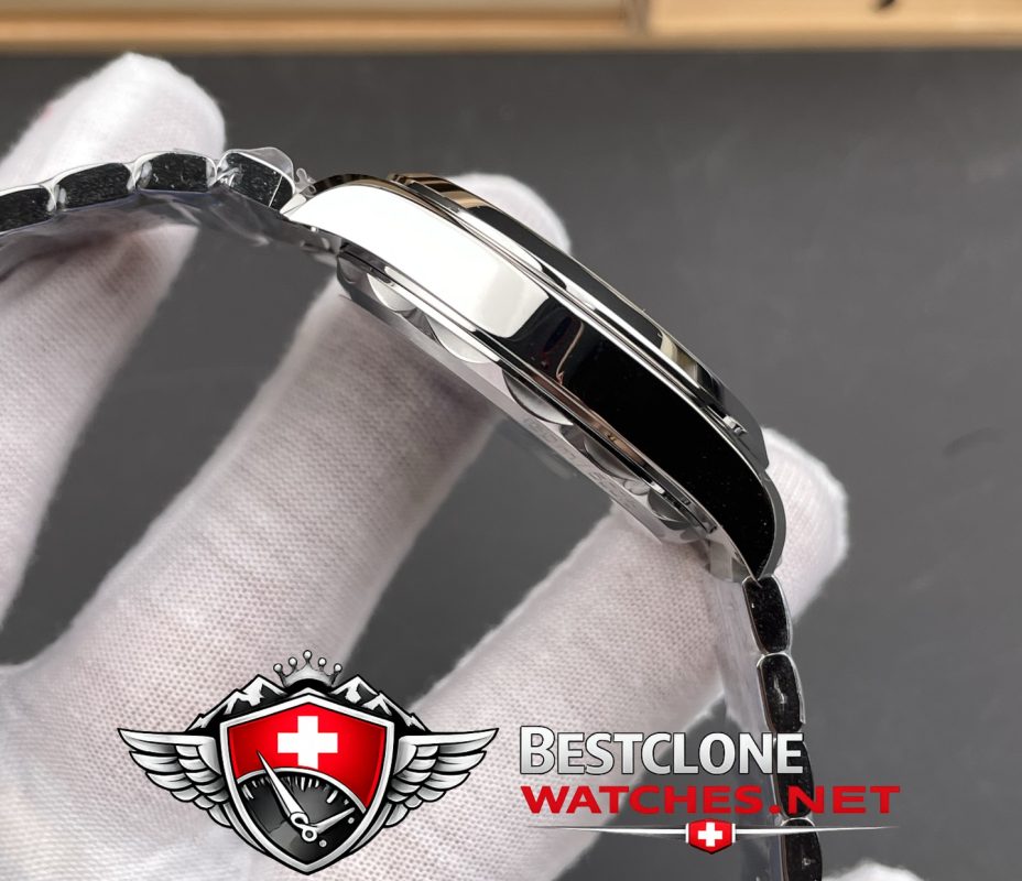 VS Omega Seamaster Case Side Finishing Detail (Polished & Brushed)