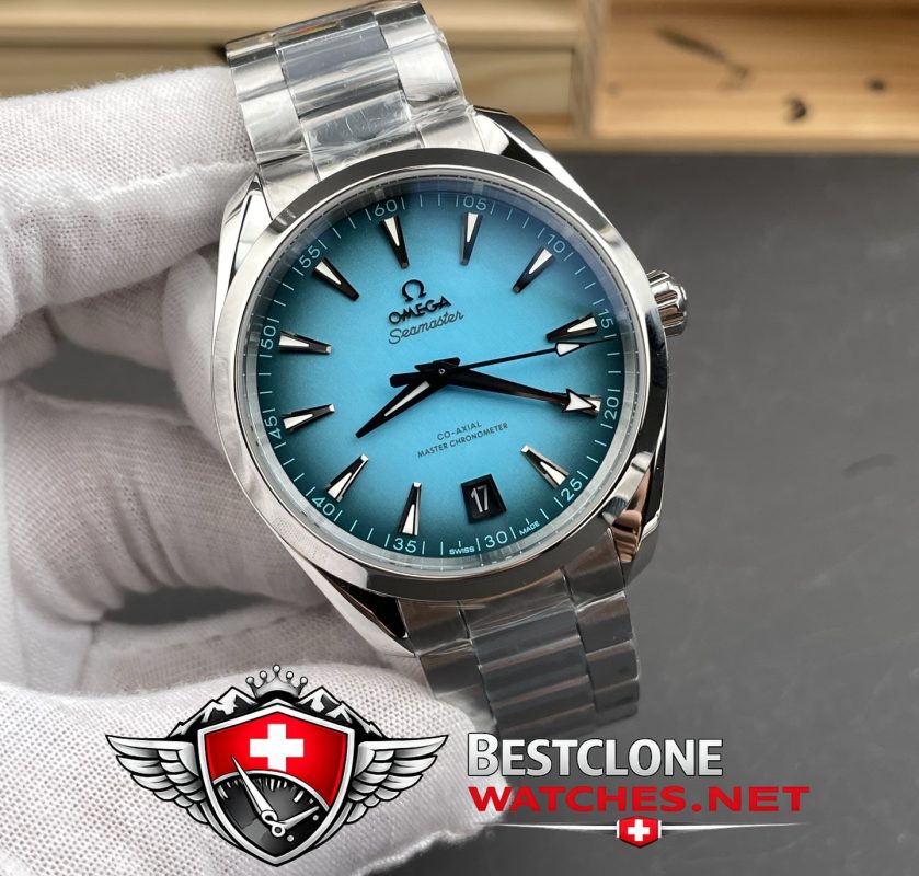 VS Omega Seamaster Turquoise Dial Angled View (3D Perspective)