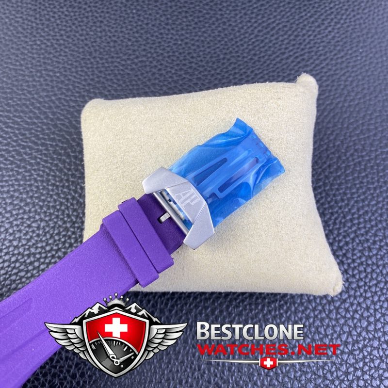 audemars piguet replica rubber strap buckle detail.jpg