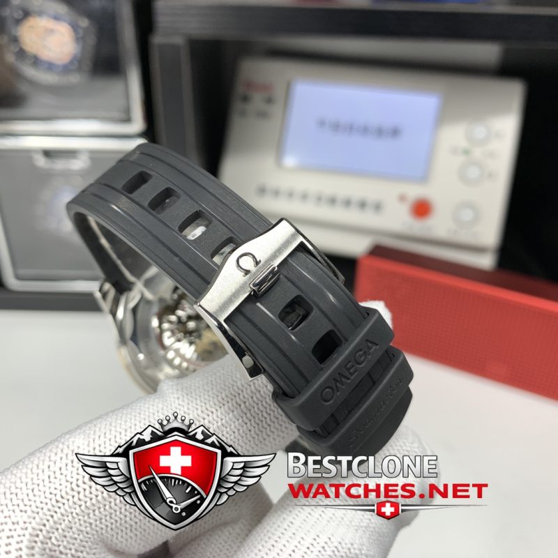 omega clone watch rubber strap flexibility.jpg