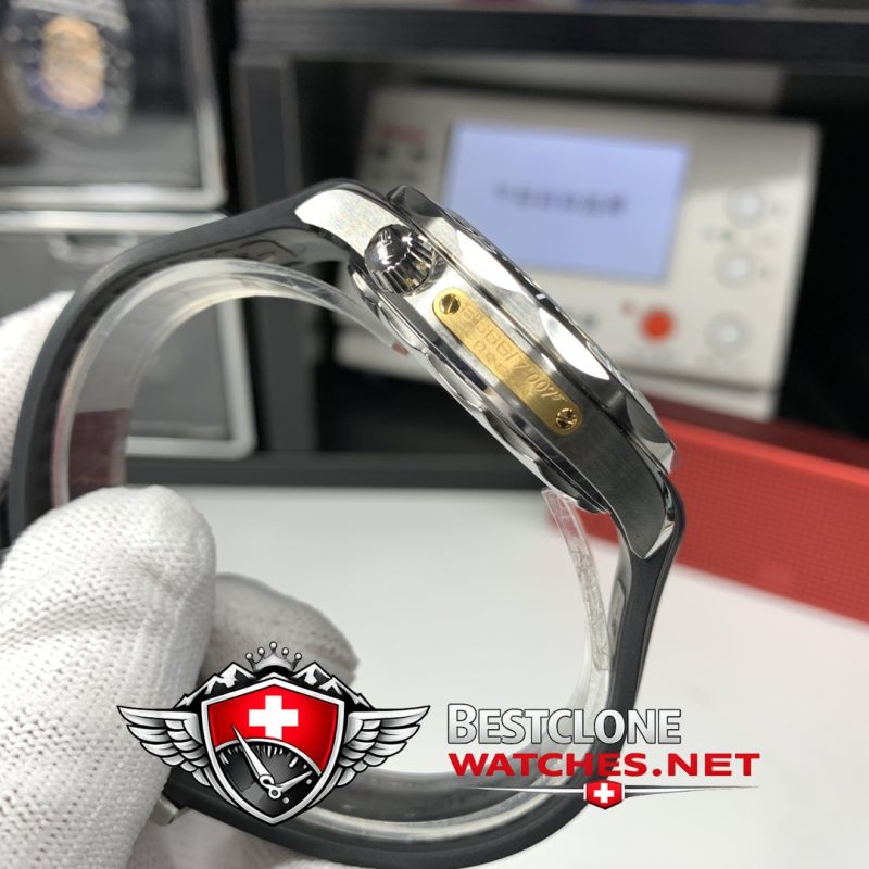 omega seamaster clone case side profile detail (1)