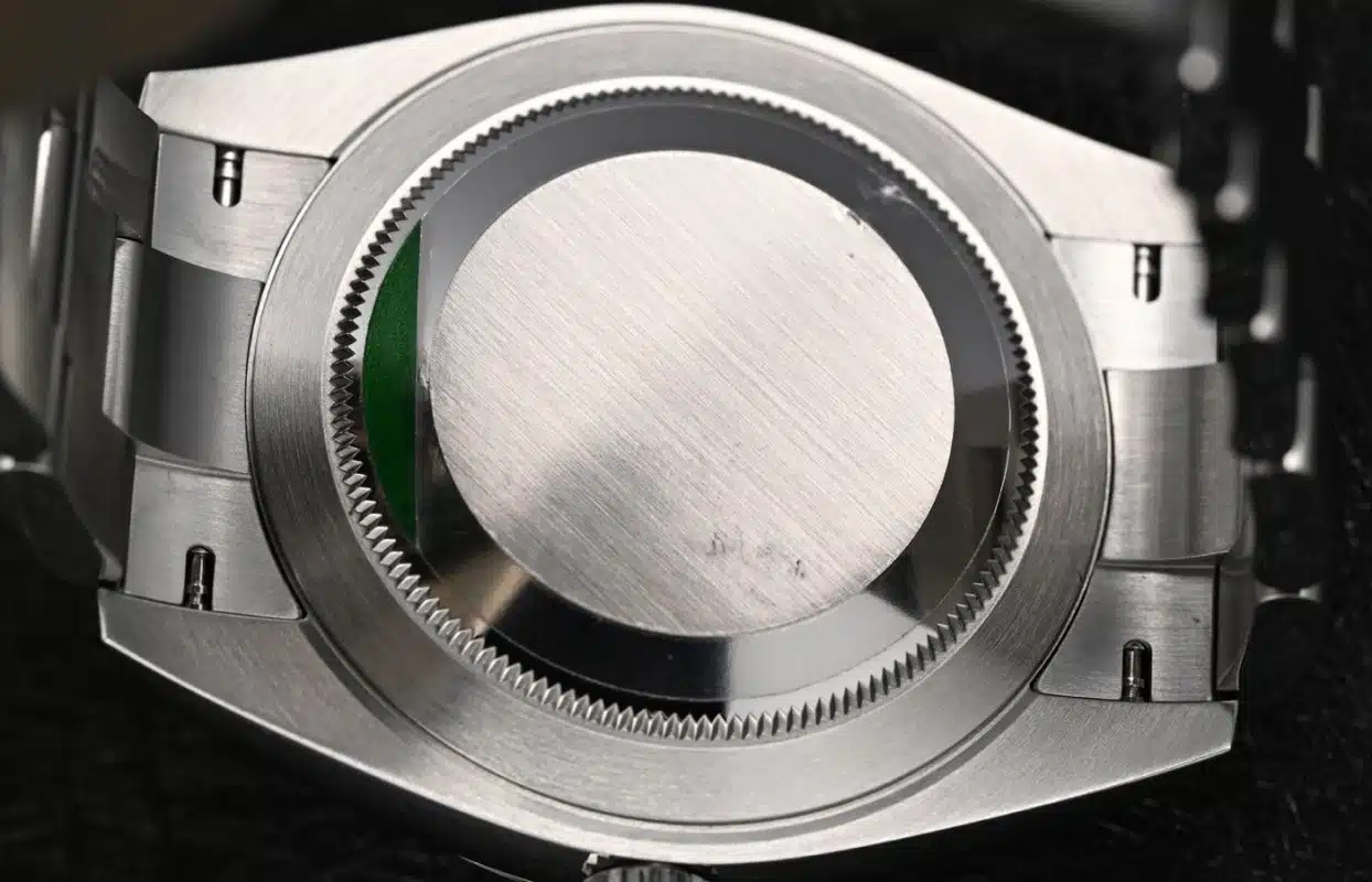 rolex datejust 126334 super clone detalle de la estructura del fondo de la caja.jpg