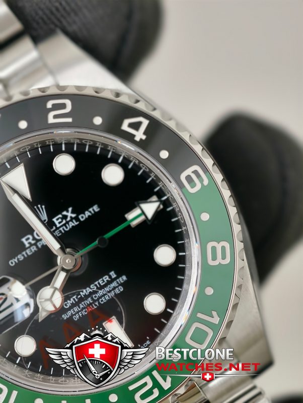 rolex gmt super clone dial detail green gmt hand.jpg