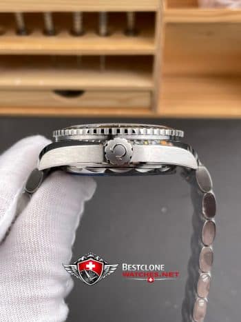 Omega Seamaster Planet Ocean 600M 215.30.44.21.01.001 Super Clone Watch – Stainless Steel Luxury Diver (4)